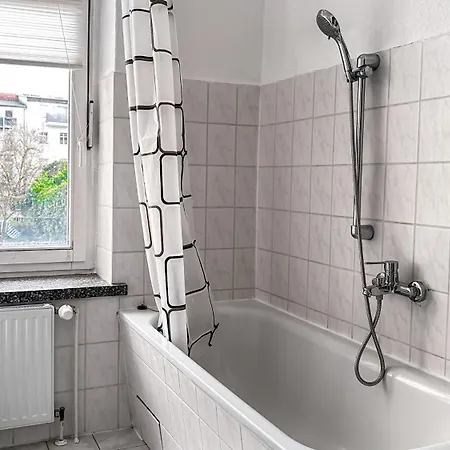 Gemuetliche Mit Gartennutzung Apartment Schwerin (Mecklenburg-Vorpommern)